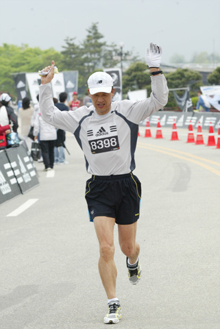 1년 동안 마라톤 최다 완주자 사진