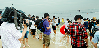 단일 장소 최다 인원 동시 수상(水上) 스마트폰 게임 사진