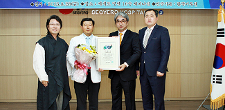 국내 최다 및 최단기간 최다 최소 절개 무릎 인공관절 수술 사진